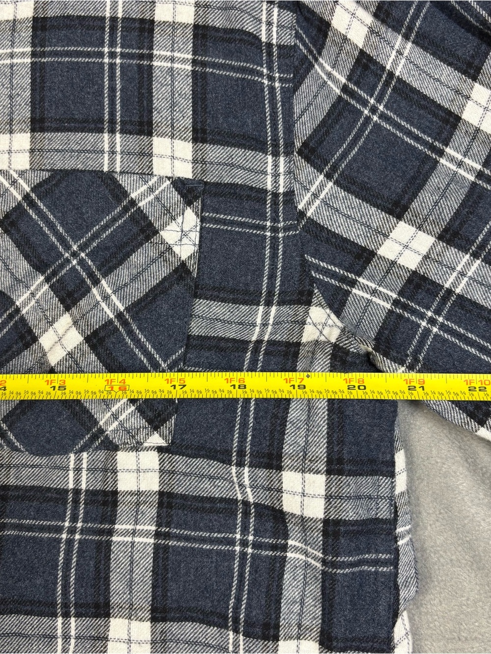 Field & Stream Men's Medium Flannel Shirt Blue White Plaid Long Sleeve Excellent - Picture 5 of 7